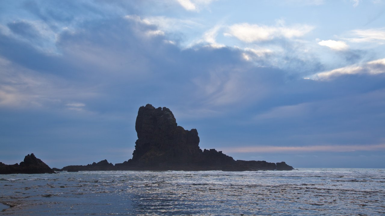 The Lord of the Rings: The Rings of Power | Anawhata Beach — Galadriel’s Ride into the Light