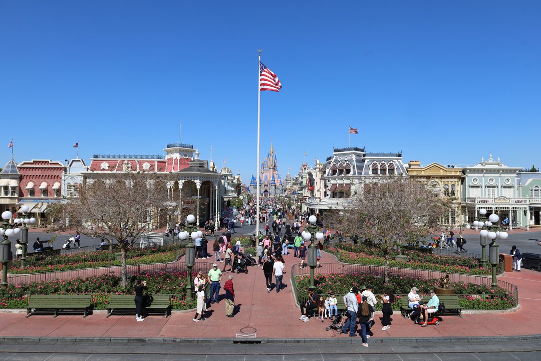 Biography | Roy O. Disney — The Bench in Town Square That Faces the Plaque He Read