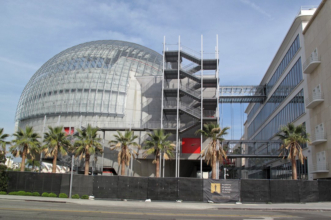 Biography | Tim Curry — The Last Public Time Warp Was in This Sphere on Wilshire — photo 2