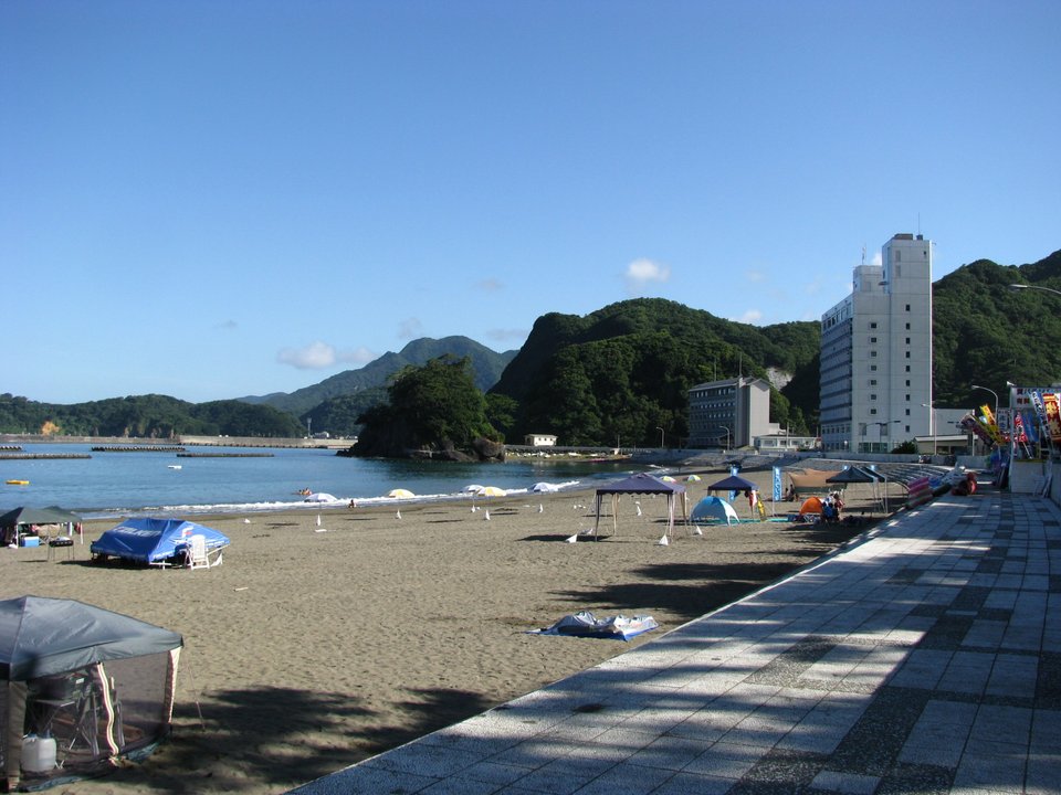 世界の中心で、愛をさけぶ | 松崎港防波堤 Matsuzaki Port Breakwater — The Tape and the Last Walk