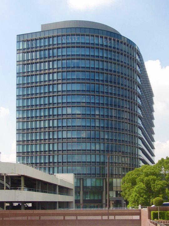 Biography|佐藤恒治 Koji Sato — The Toyota-cho Lot Where He Signed On as an Engineer