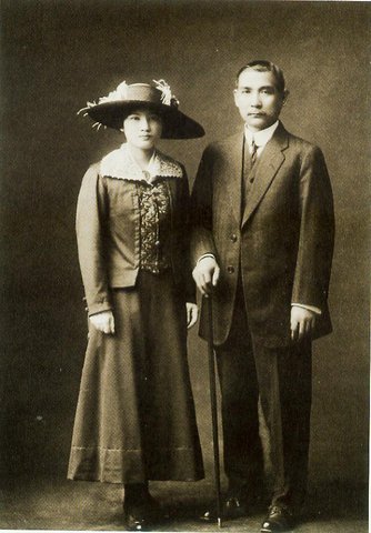 Sun Yat-sen Married Soong Chi…
