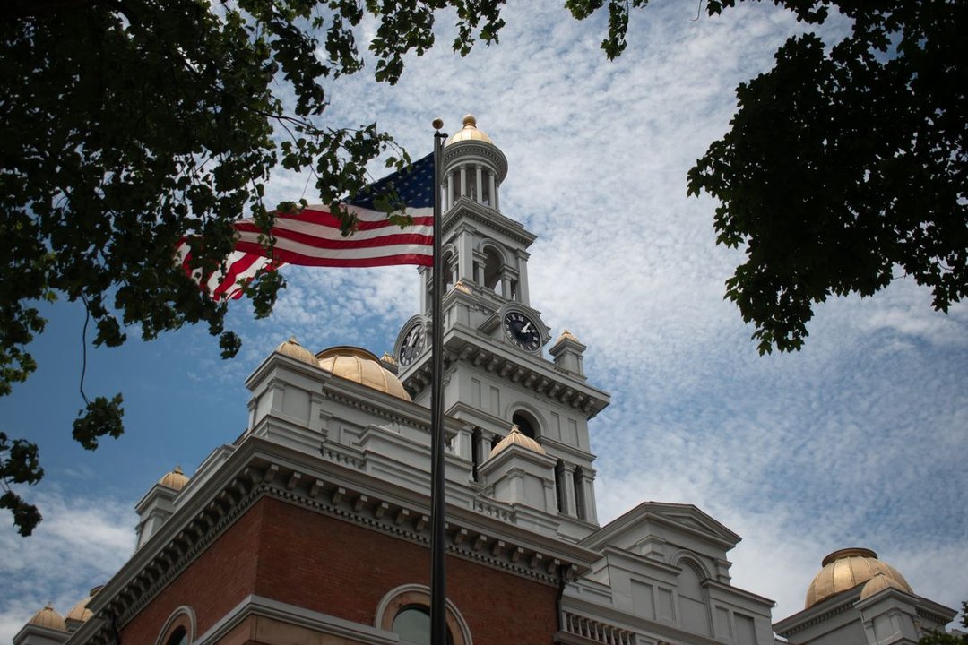 Biography | Dolly Parton — The Books She Mailed From This Square for Her Father