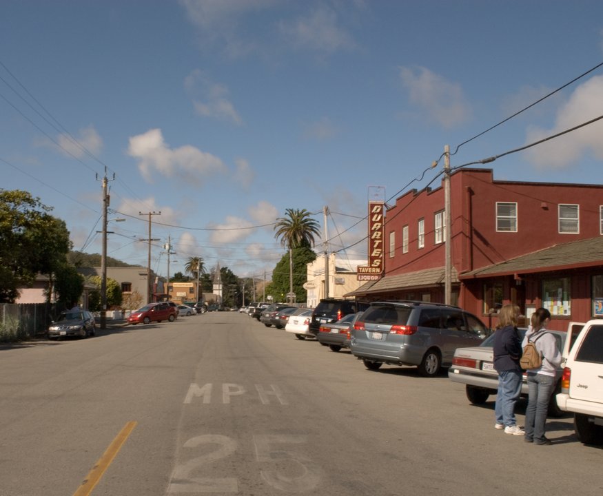 Biography | Gordon Moore — The Coast Town Where a Sheriff's Son Learned Chemistry Behind the House