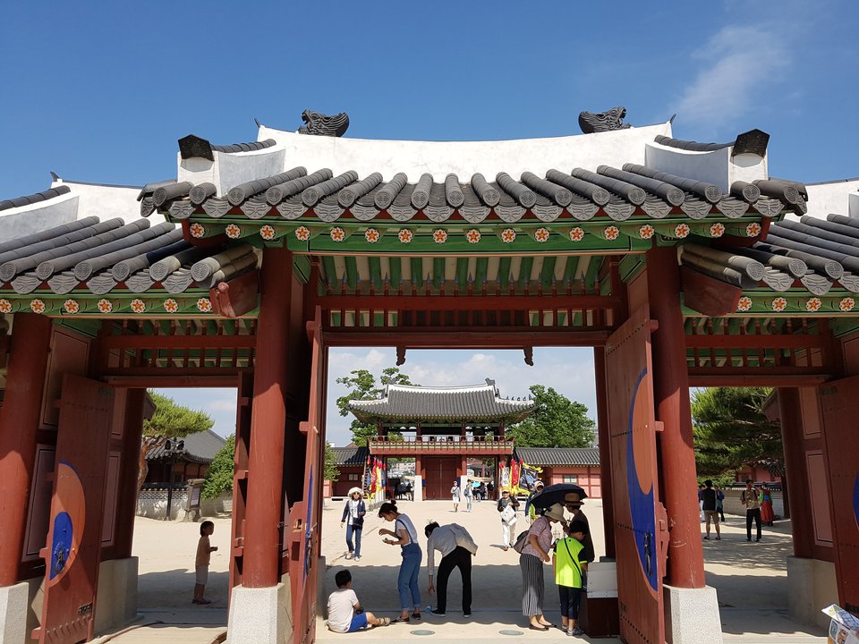 Love in the Moonlight | Hwaseong Haenggung — Bongsudang Without a Studio Wall