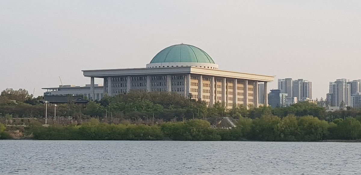 The Penthouse | Yeouido Hangang Park — The Cafe Under the Assembly Dome