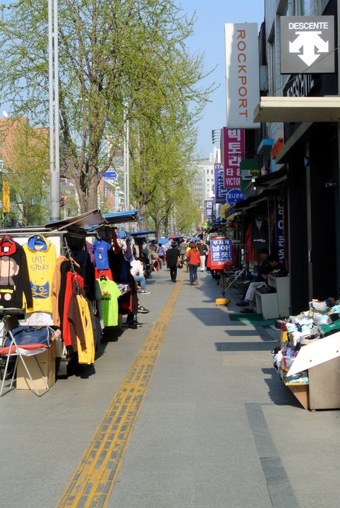 A Korean Odyssey|Antique Story, Itaewon — The Shop That Sold the Dearest Teapot