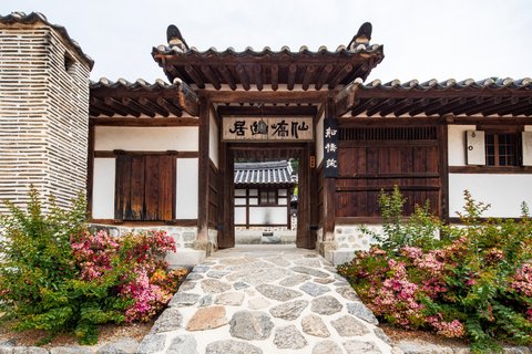 Mr. Queen | Seongyojang House…