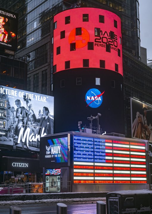 Biography|Larry Page and Sergey Brin — The Nasdaq Screen Where Google Went Public