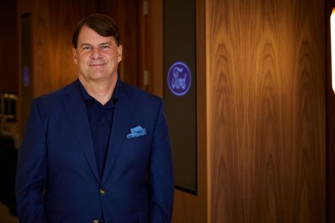 Biography|Jim Farley — The Fi…