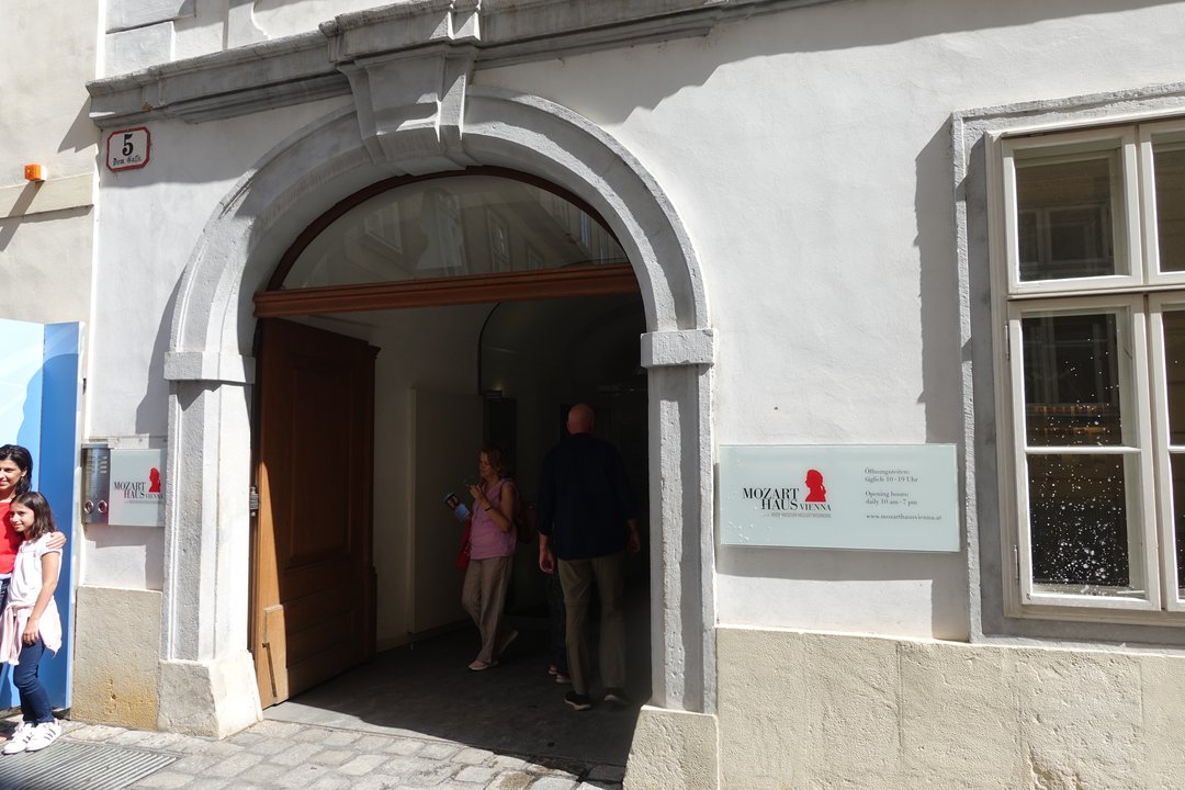 Biography | Wolfgang Amadeus Mozart — The Figaro Rooms at Domgasse 5