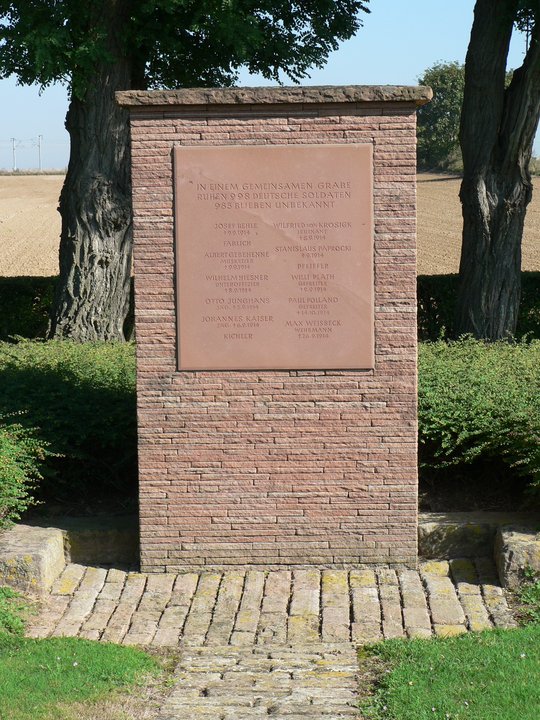 Military History | Deutscher Soldatenfriedhof Chambry — Thirteen Names Out of 998