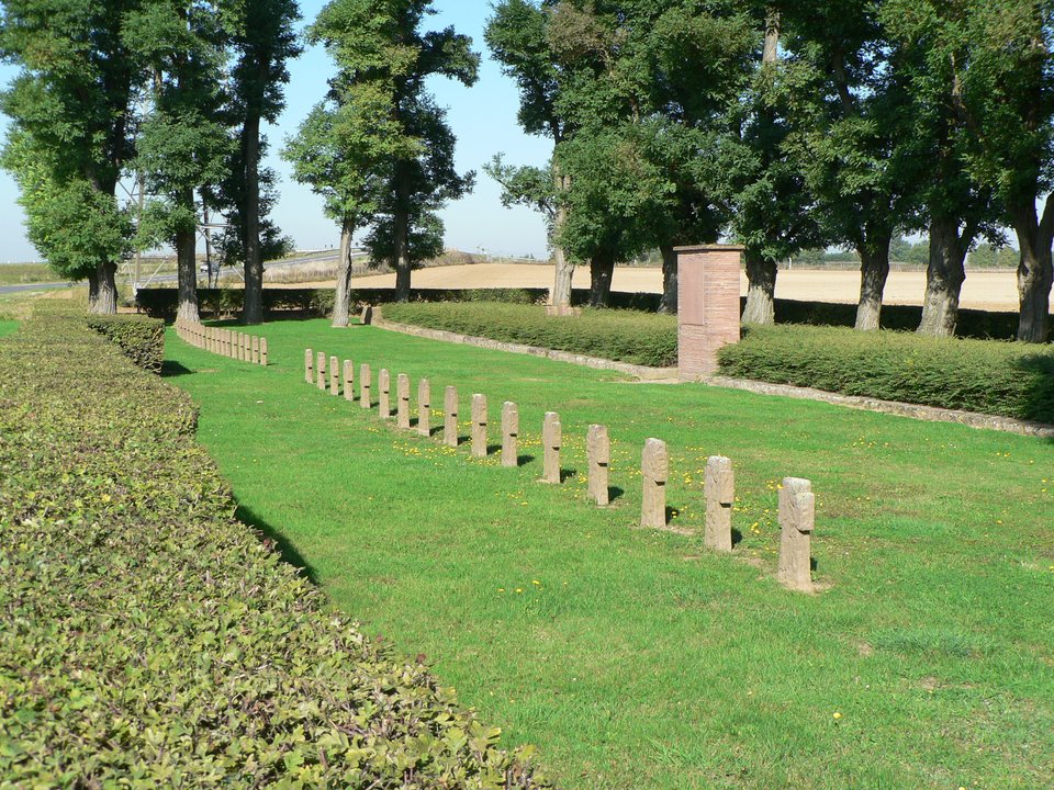 Military History | Deutscher Soldatenfriedhof Chambry — Thirteen Names Out of 998 — photo 3
