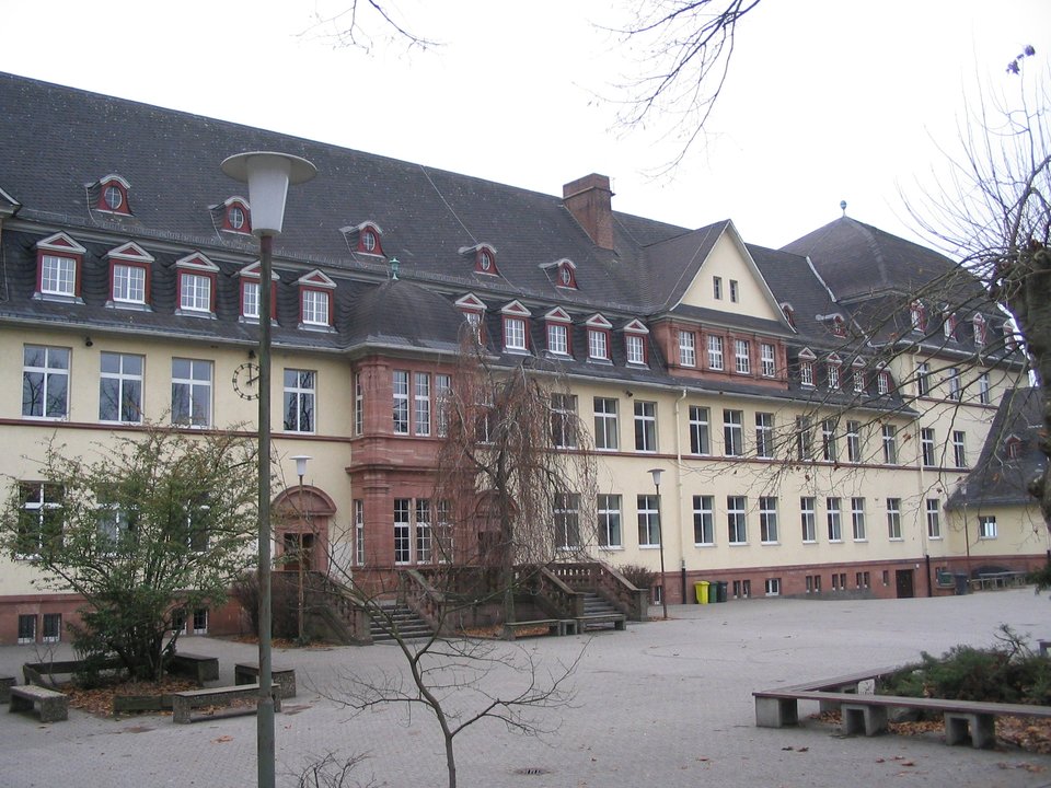 Biography|Oliver Zipse — The Abitur at the 1911 Gymnasium on Wilhelmstrasse