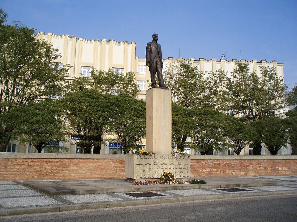 Military History | Masarykovo náměstí, Hradec Králové — The Statue Cast Three Times