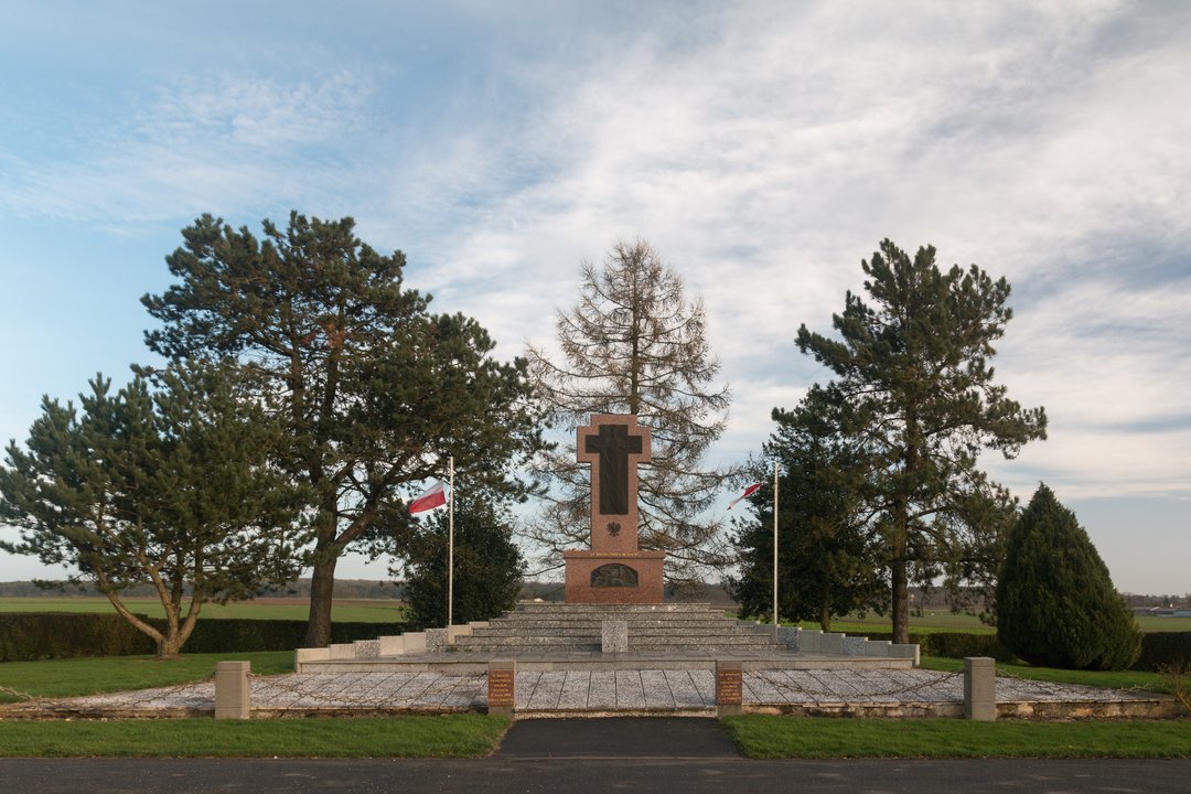 Military History | Mémorial aux Volontaires Polonais, La Targette — The Motto Cut the Other Way Round