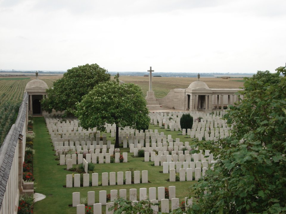 Military History | Dud Corner — The Wall Behind the Graves Carries Twenty Thousand More — photo 2