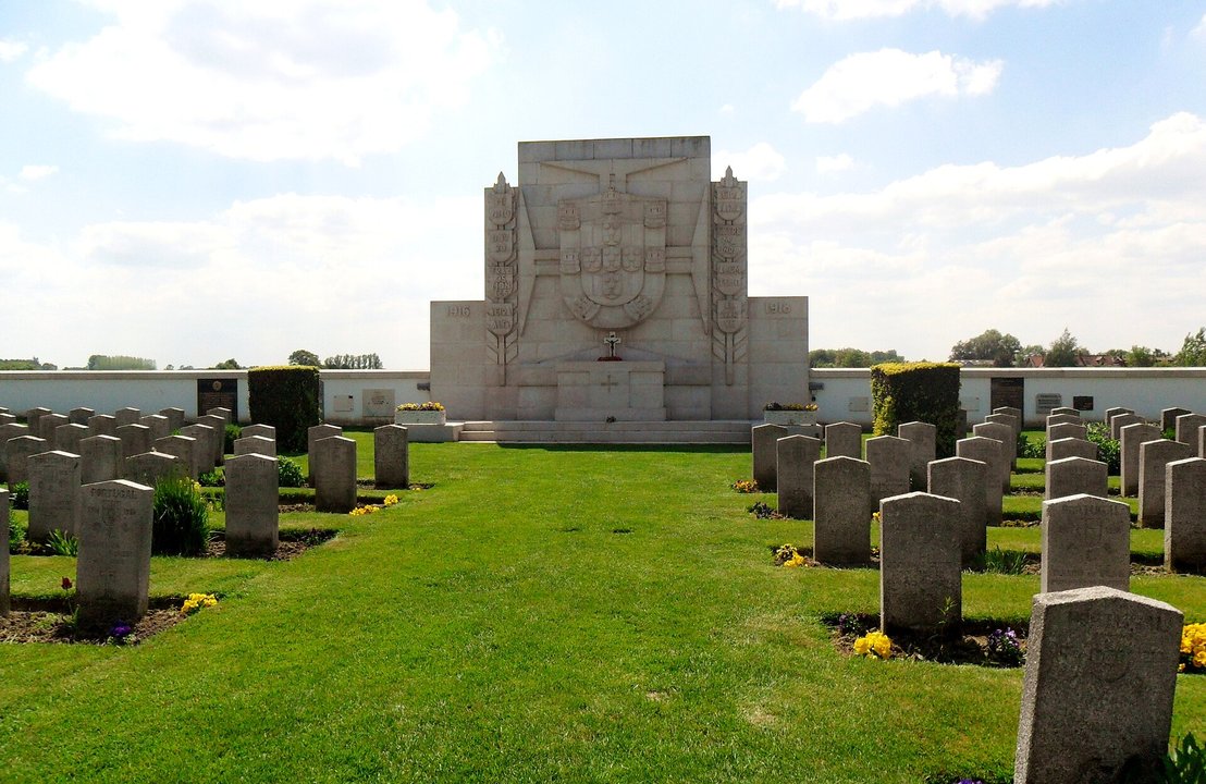 Military History | Cimetière militaire portugais de Richebourg — The First Line Is the Country