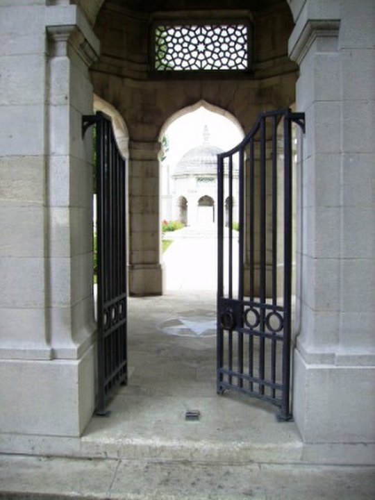 Military History | Neuve-Chapelle Indian Memorial — Half the Circle Is Names, Half Is Open Screen — photo 2
