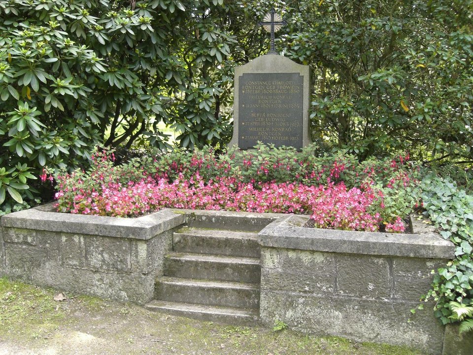 Biography | Wilhelm Röntgen — The Family Grave He Chose on This Old Cemetery