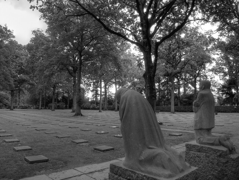 Military History | Deutscher Soldatenfriedhof Vladslo — The Figures Followed the Graves — photo 3