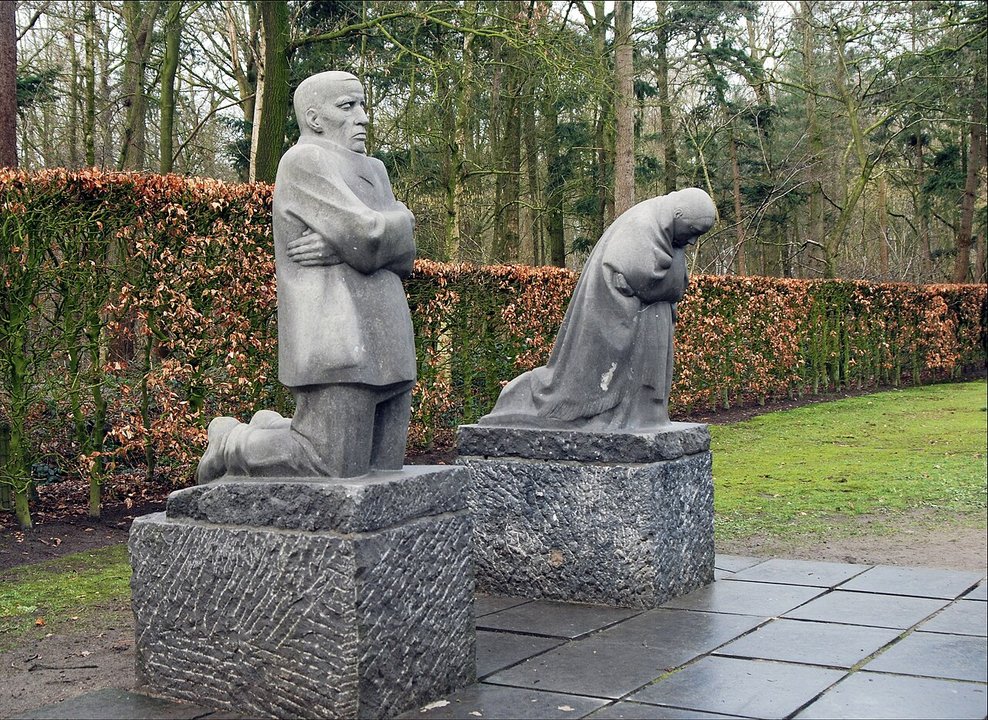 Military History | Deutscher Soldatenfriedhof Vladslo — The Figures Followed the Graves — photo 2