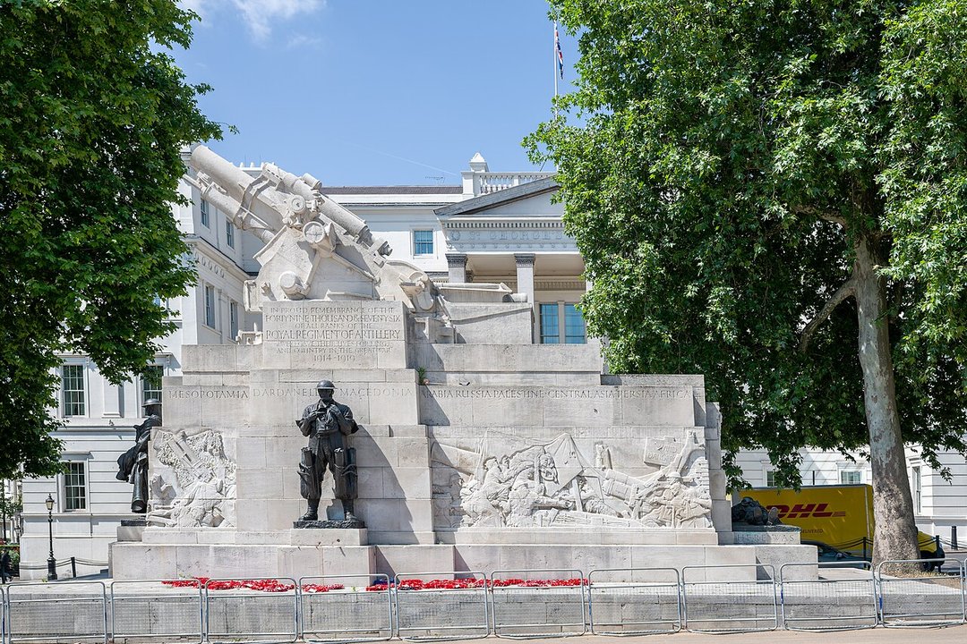 Military History | Royal Artillery Memorial, Hyde Park Corner — The Figure Under the Greatcoat
