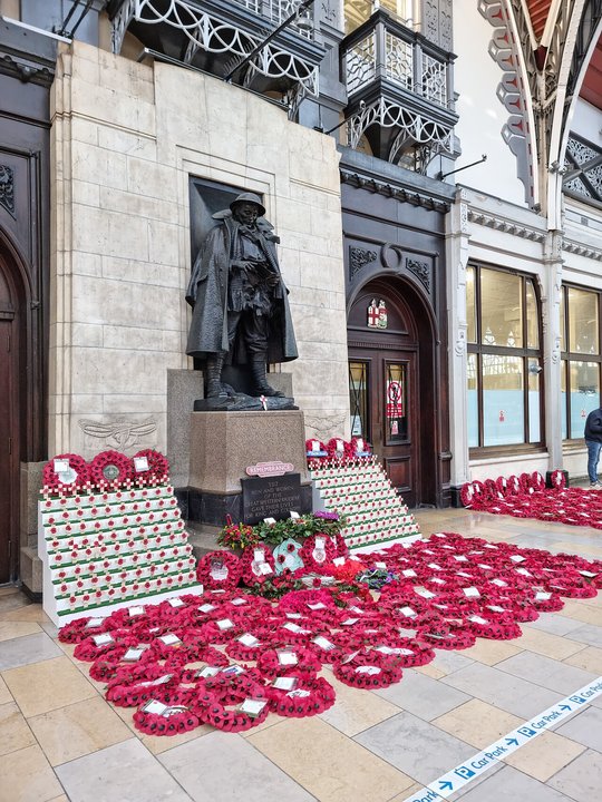 Military History | Great Western Railway War Memorial, Paddington — The Roll of Honour Under the Statue — photo 2