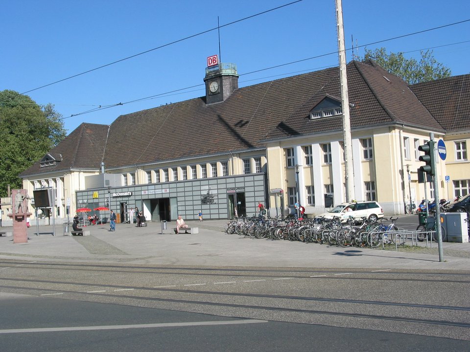 Biography | Carsten Spohr — Born in the Ruhr Town Under the Hauptbahnhof