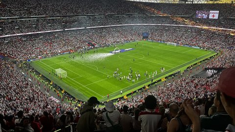 Soccer History|Wembley — 87,1…
