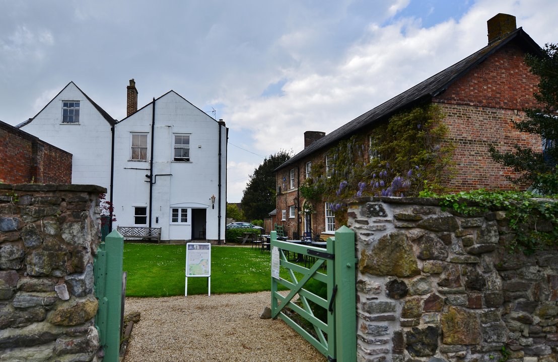 Biography | Edward Jenner — He Died in This House Beside the Churchyard Wall