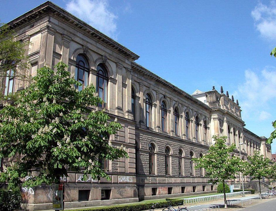 Biography | Gernot Döllner — The Engineering Doctorate Catalogued on This Campus