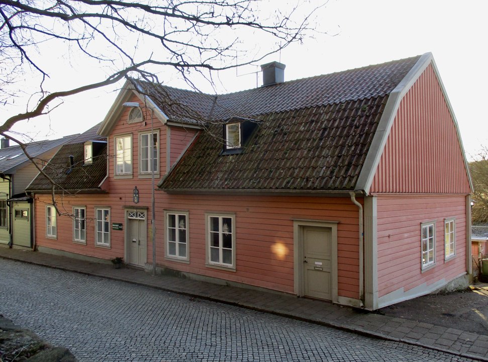 Biography | Lise Meitner — Fission Was Named After a Walk From This House